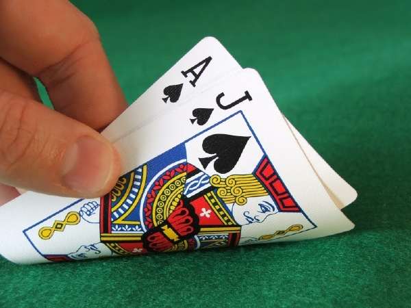 Blackjack được mệnh danh là vua của các trò chơi casino phổ biến nhất.