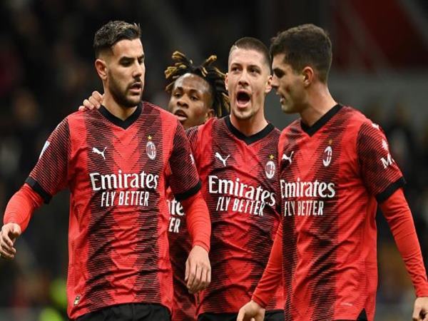 Bóng đá QT 27/11: AC Milan tạm qua cơn ác mộng